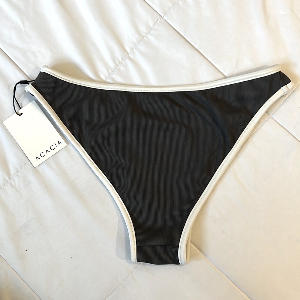 Acacia Parker Ribbed Piped Bottom - Picture 2 of 3